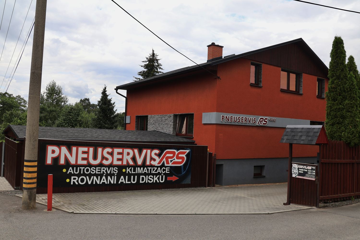 Budova PNEUSERVIS RS CZECH v Šenově, Ve Strži 208